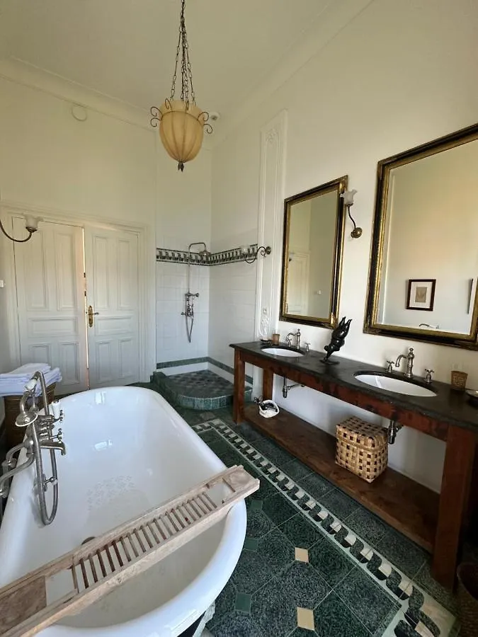 Les Araucaria Villa Nice 0*,  France